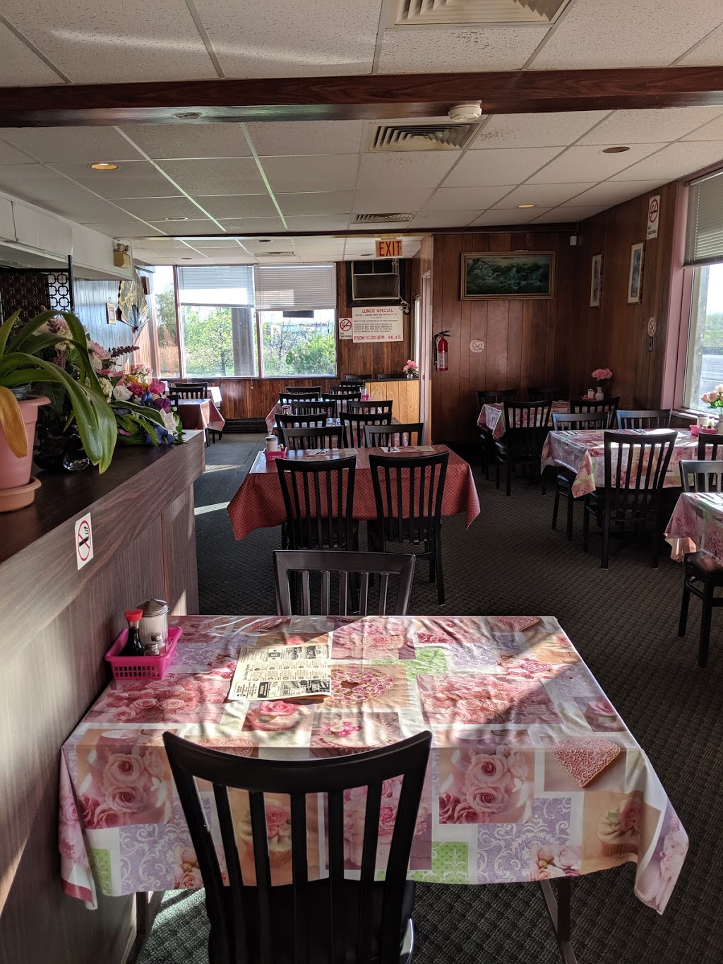 Lung Kong Restaurant | 2291 RR 20, Fonthill, ON L0S 1E6, Canada | Phone: (905) 892-8501