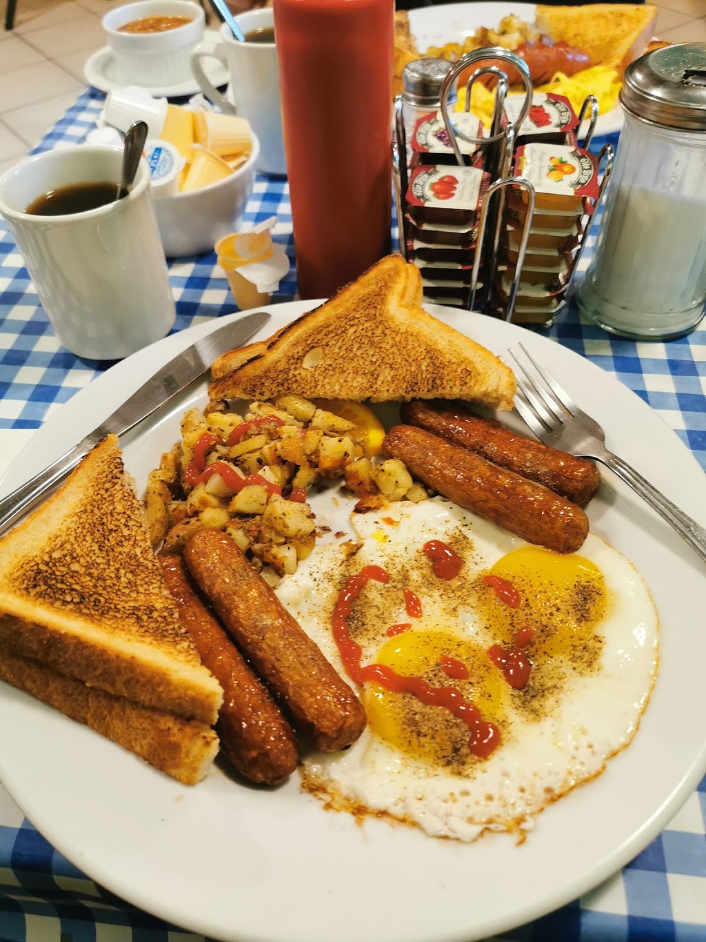 Dougies Diner | 12 Carrying Place Rd, Trenton, ON K8V 3E6, Canada | Phone: (613) 965-4377