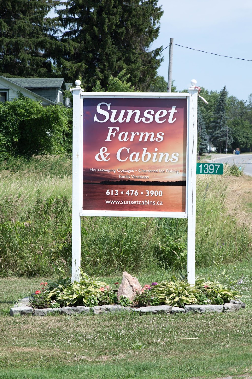 Sunset Farms and Cabins | 1387 County Rd 15, Picton, ON K0K 2T0, Canada | Phone: (613) 476-3586