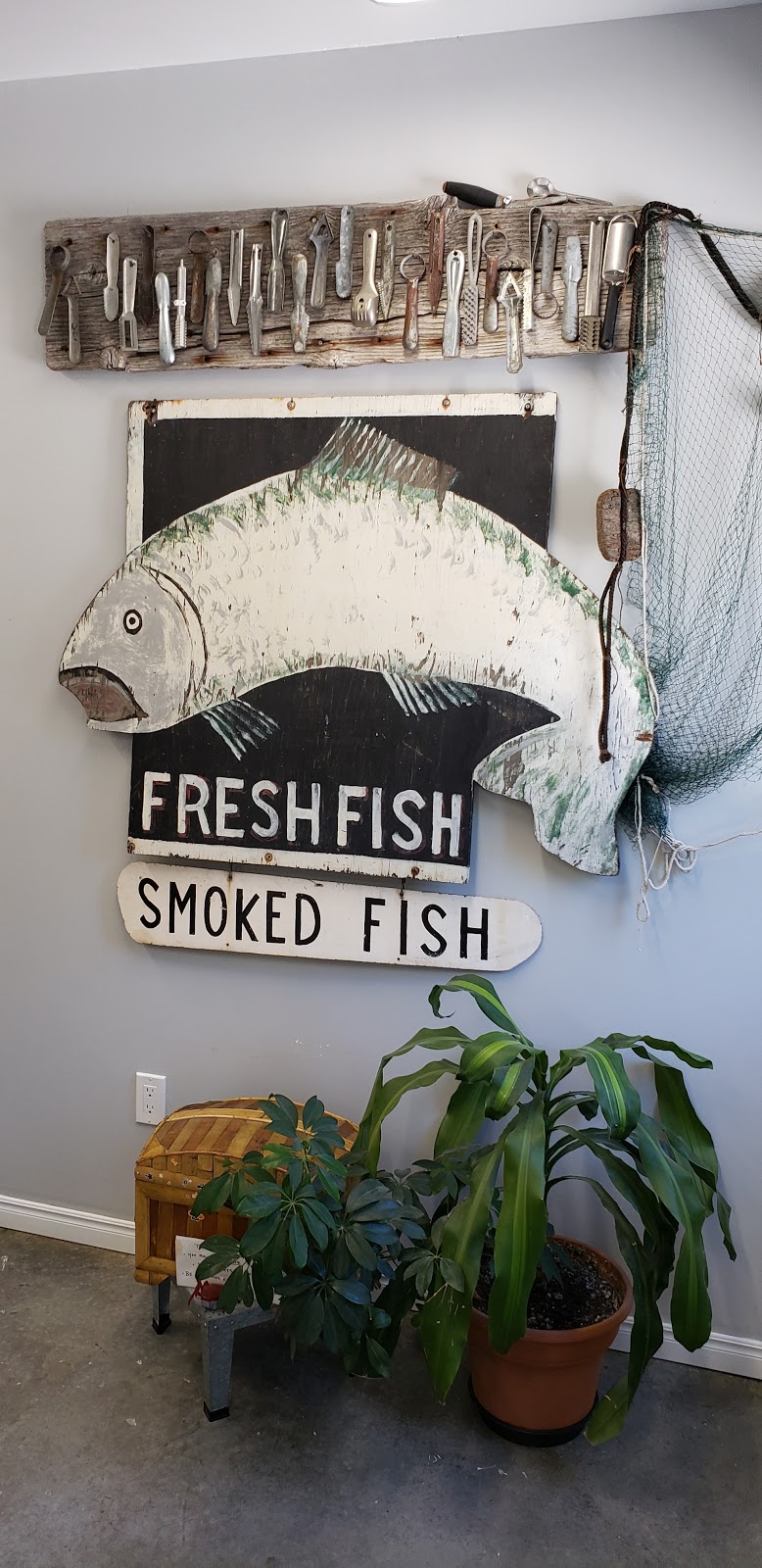 Howells Fish | 153 Division St, Wiarton, ON N0H 2T0, Canada | Phone: (519) 534-0850