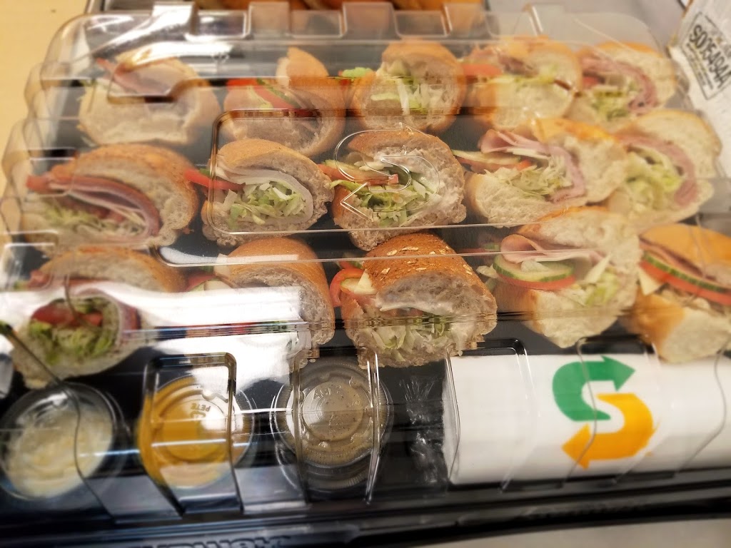 Subway | 357 Bath Rd Shell Gas/Macs Convenience Store, Kingston, ON K7M 2X6, Canada | Phone: (613) 544-5028