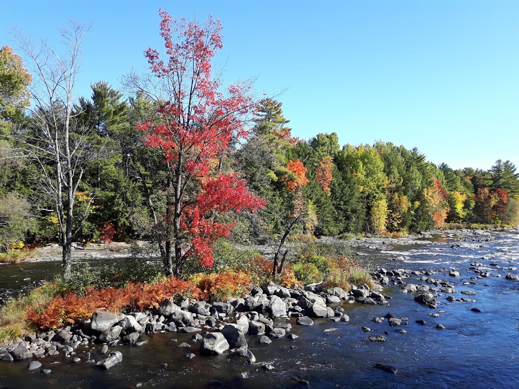 Parc régional de la Rivière-du-Nord (stationnement Prévost) | Chemin du Plein Air, Prévost, QC J5L 2S2, Canada | Phone: (450) 431-1676