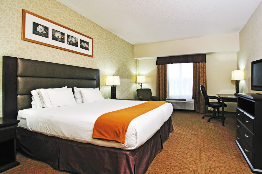 Holiday Inn Express & Suites Ottawa Airport | 2881 Gibford Dr, Ottawa, ON K1V 2L9, Canada | Phone: (613) 247-9500