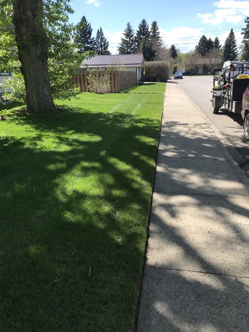 Cals lawn maintenance | 917 17 St SE, High River, AB T1V 1P8, Canada | Phone: (403) 422-0600