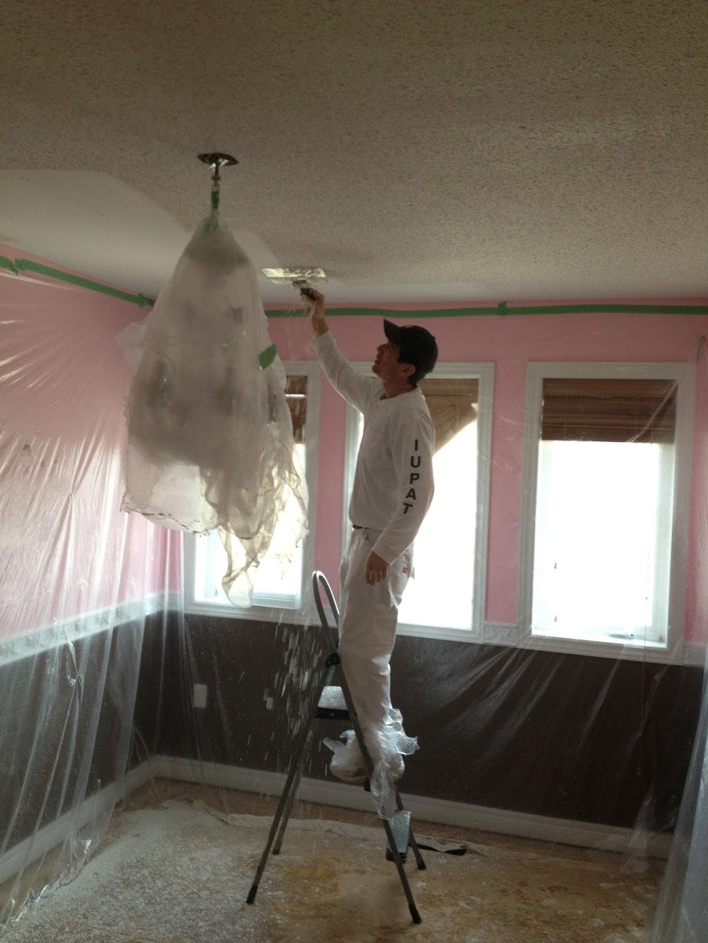 Deluxe Painting & Renos | 84 Lord Simcoe Dr, Brampton, ON L6S 5G5, Canada | Phone: (647) 668-8670