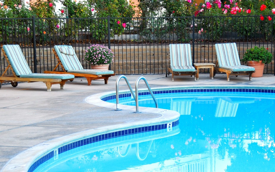 Pressure Clean Pools | 2210 Speers Rd Unit 4, Oakville, ON L6L 2X8, Canada | Phone: (905) 465-3305