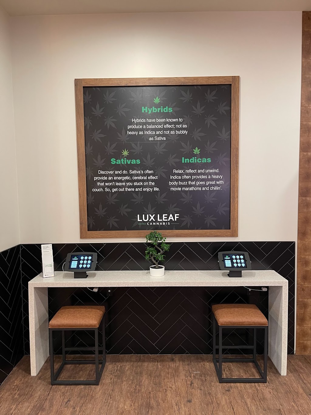 Lux Leaf Cannabis - SEC | 1643 102 St NW, Edmonton, AB T6N 0B1, Canada | Phone: (780) 758-7116