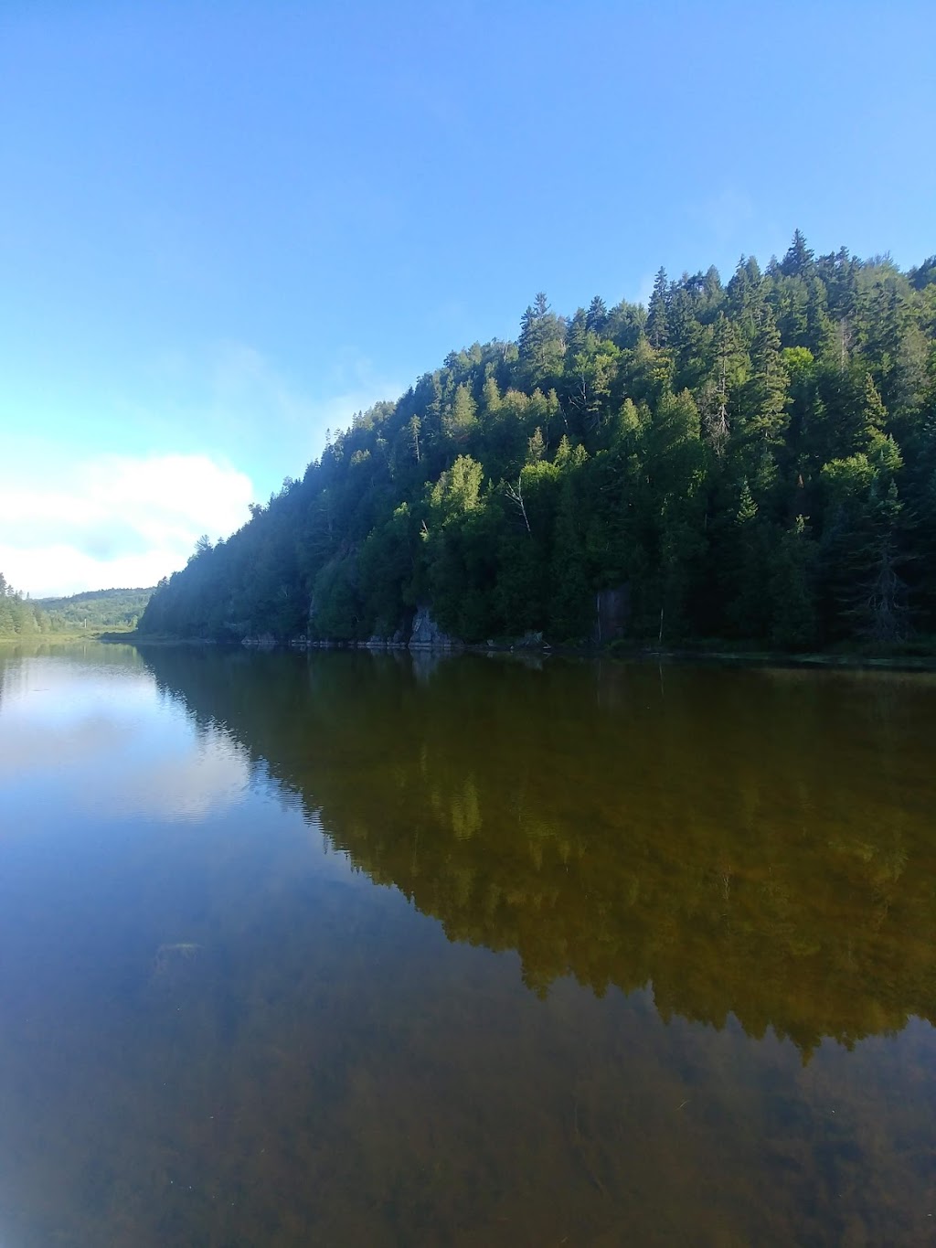 Les Berges du rocher | 2043-2399 Chemin du Lac-des-Trois-Frères, Saint-Adolphe-dHoward, QC J0T 2B0, Canada | Phone: (514) 926-4197