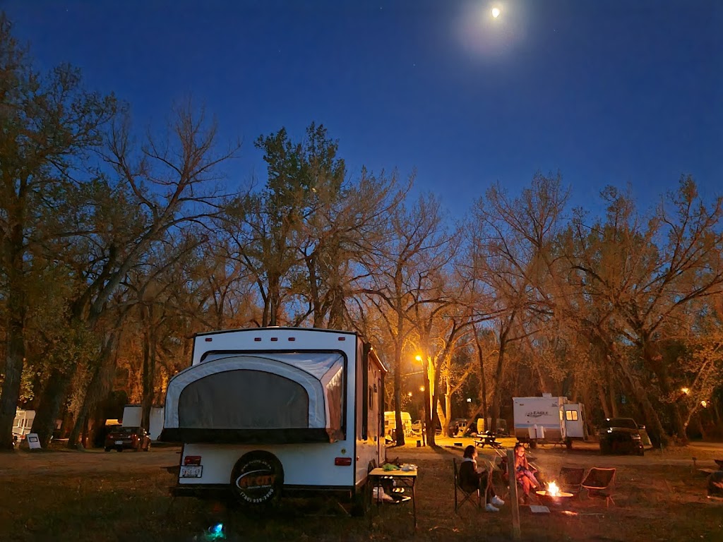 Badlands Campground | Nacmine Ball Diamond Rd, Drumheller, AB T0J 0Y0, Canada | Phone: (403) 823-2944