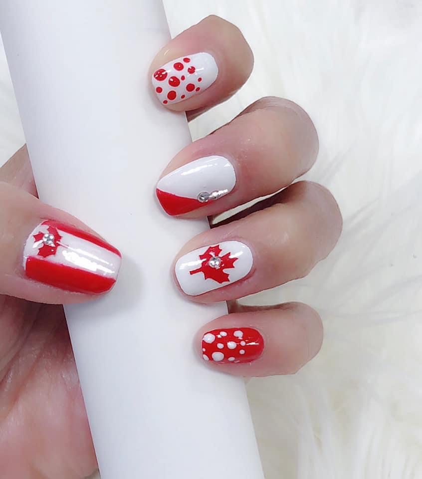 White sparkle nails | 1125 Nicola Ave, Port Coquitlam, BC V3B 8B2, Canada | Phone: (604) 474-0105