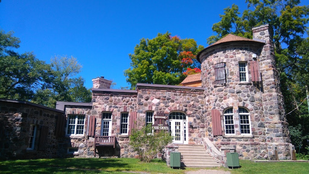 Château Gohier | 231 Chem. du Cap-Saint-Jacques, Pierrefonds, QC H9K 1C5, Canada | Phone: (514) 280-6871