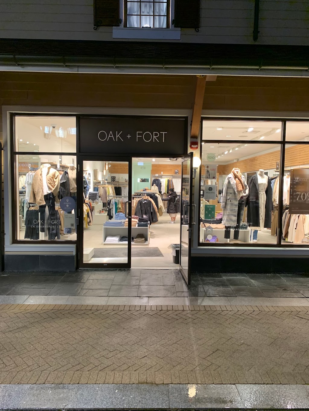 OAK + FORT Outlet | 7899 Templeton Station Rd #1010, Richmond, BC V7B 0B7, Canada | Phone: (604) 655-6911