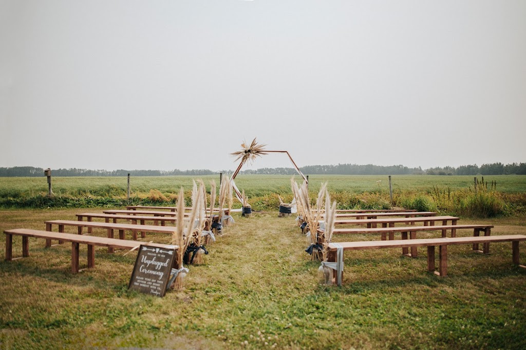 The Rustic Wedding Barn | 264067 Highway 13, AB T0C 1H0, Canada | Phone: (780) 800-7423