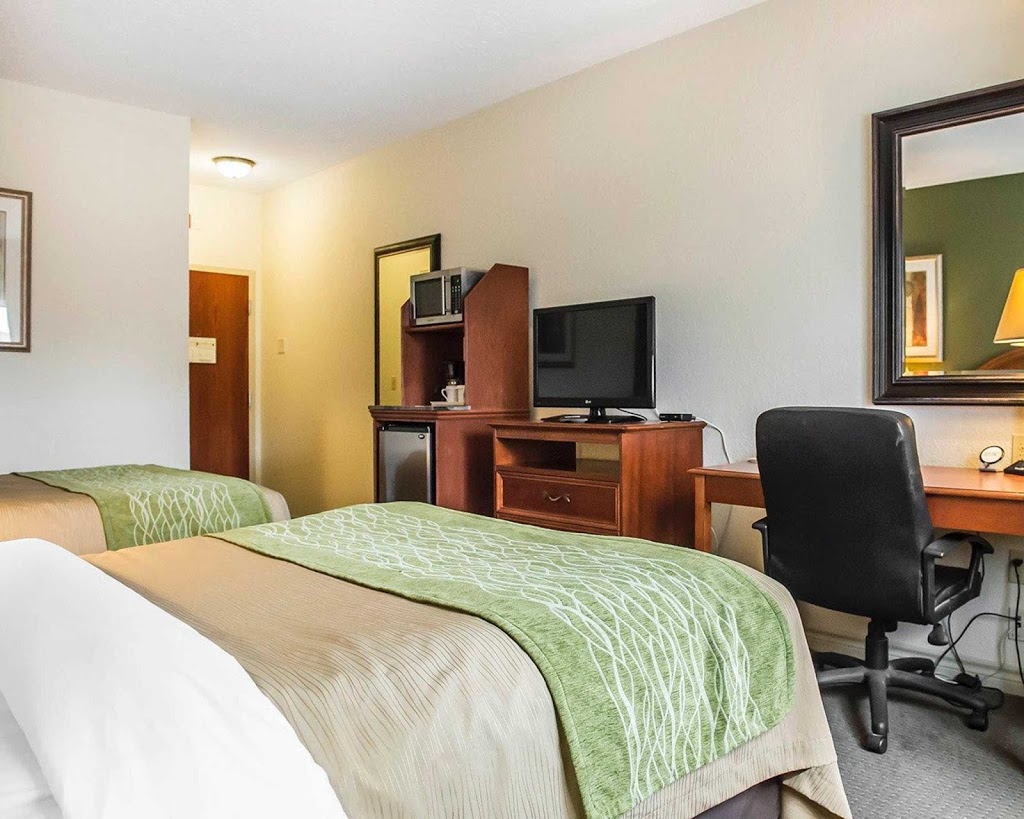 Comfort Inn & Suites Thousand Islands Harbour District | 22 Main St, Gananoque, ON K7G 2L7, Canada | Phone: (613) 382-7272