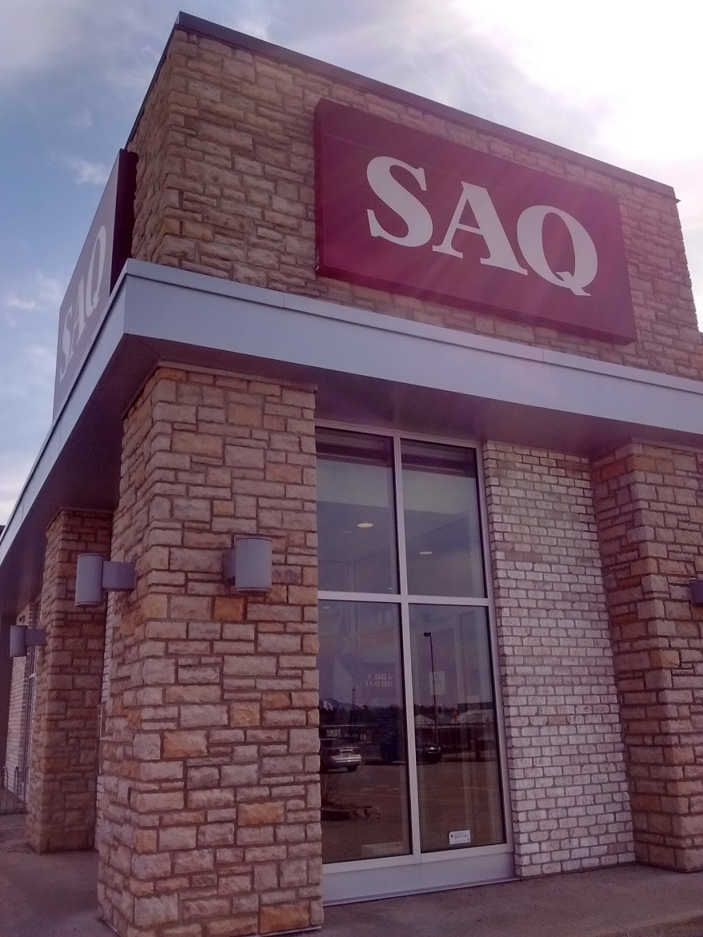 SAQ | 3320 Boul de Portland, Sherbrooke, QC J1L 2A6, Canada | Phone: (819) 822-2402