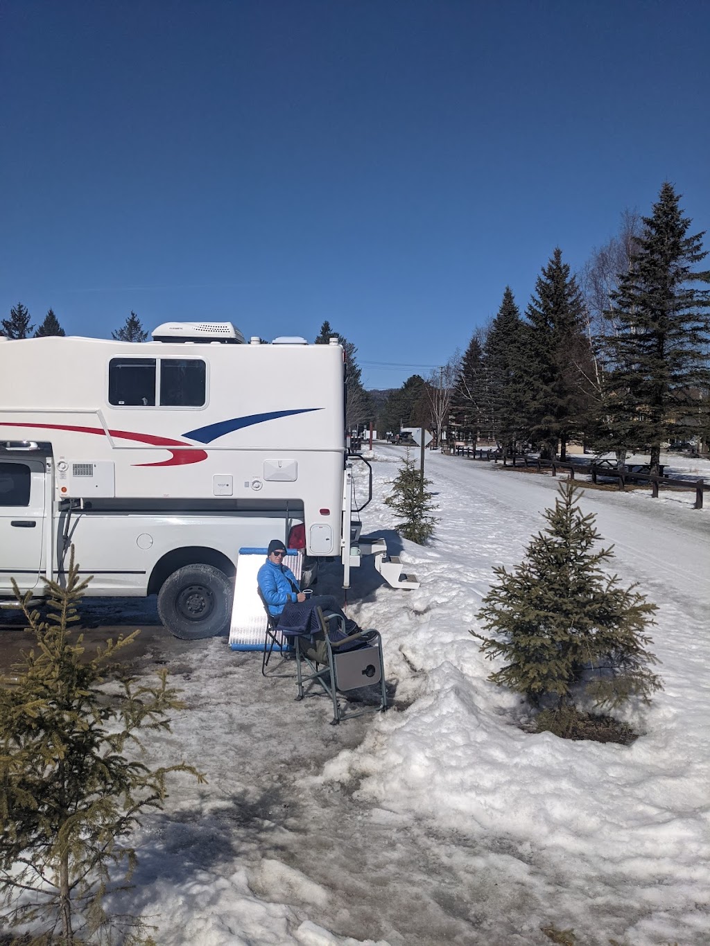 Le refuge des Cheminots | 3 Rue Côté, LAnse-Saint-Jean, QC G0V 1J0, Canada | Phone: (418) 290-9261