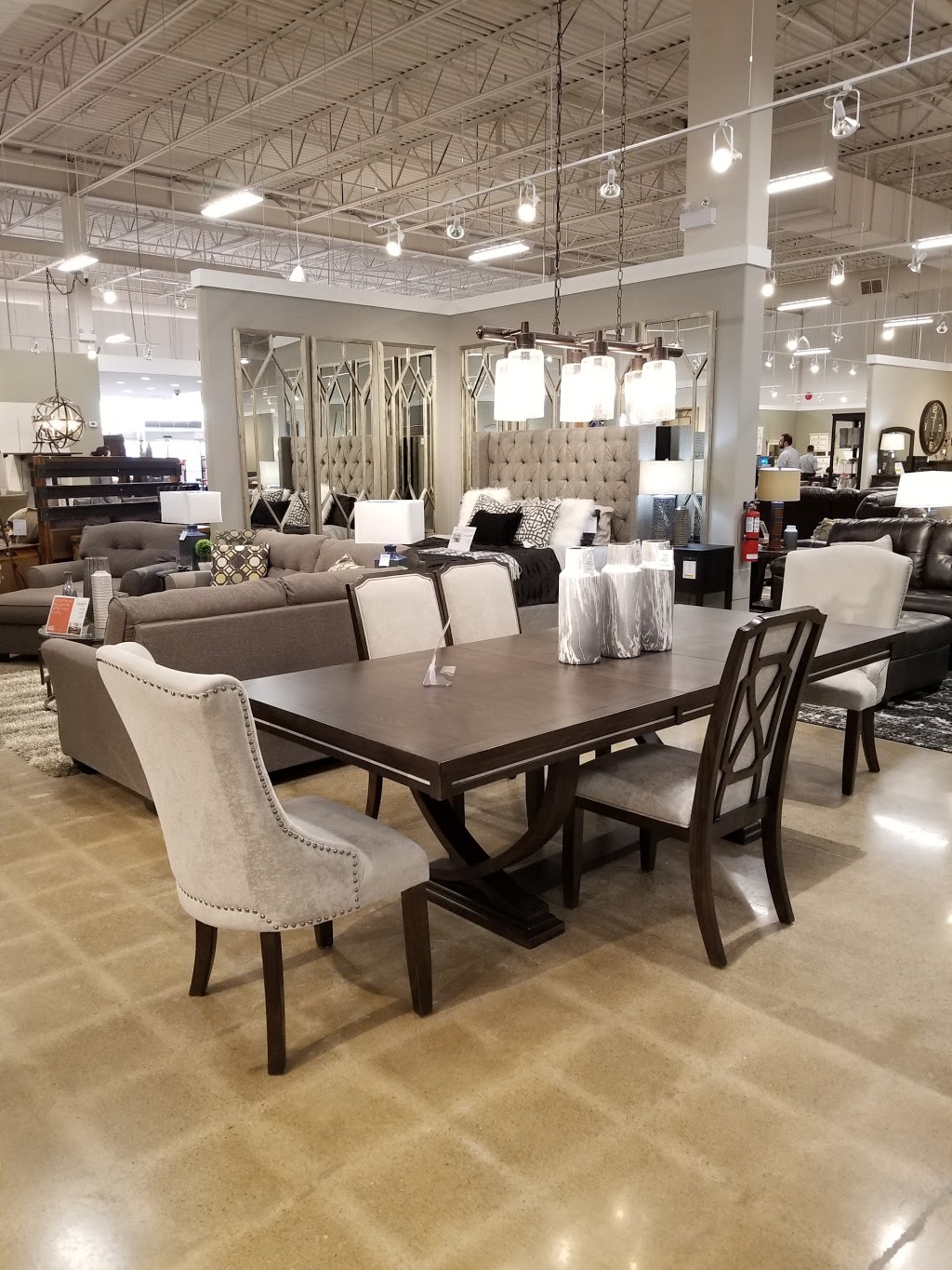 Ashley HomeStore | 45 Red Maple Rd, Richmond Hill, ON L4B 4M6, Canada | Phone: (905) 763-6020