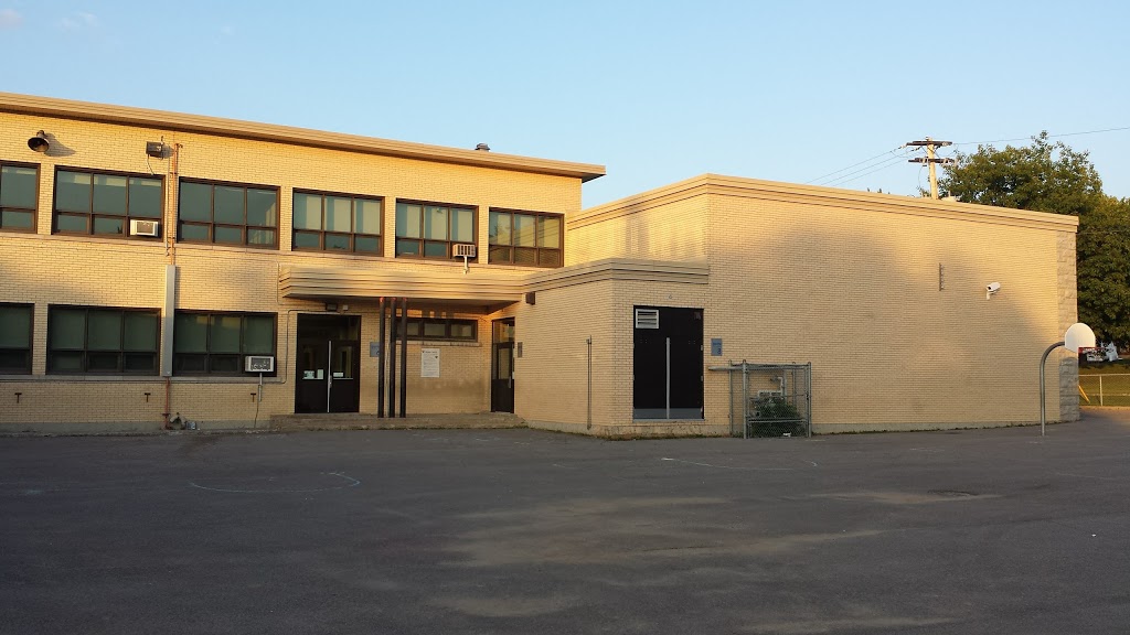 School Sainte-Geneviève | 700-702 Avenue de Cherbourg, Québec, QC G1X 2V9, Canada | Phone: (418) 652-2154