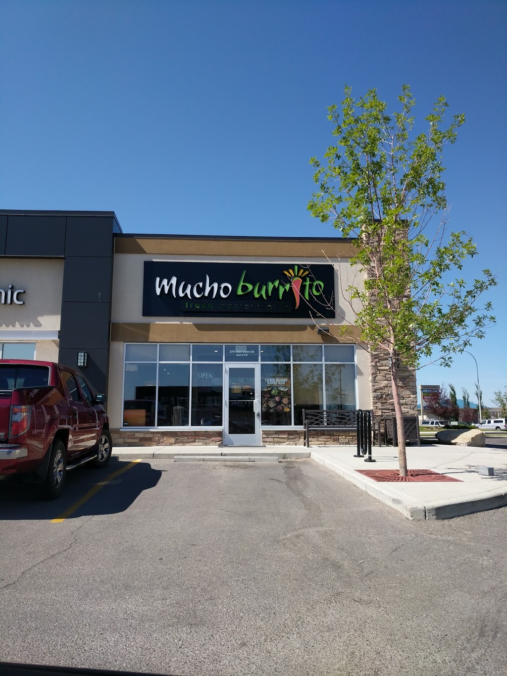 Mucho Burrito Fresh Mexican Grill | 2797 Main St SW, Airdrie, AB T4B 3G3, Canada | Phone: (403) 948-4613