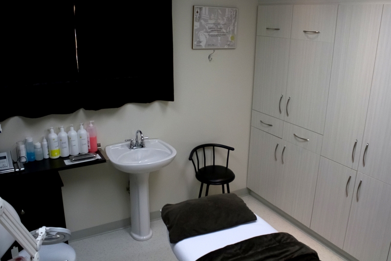 Clinique Esthétique Roselyne | 3244 Boulevard Saint-Jean, Trois-Rivières, QC G9B 2M1, Canada | Phone: (819) 377-9036