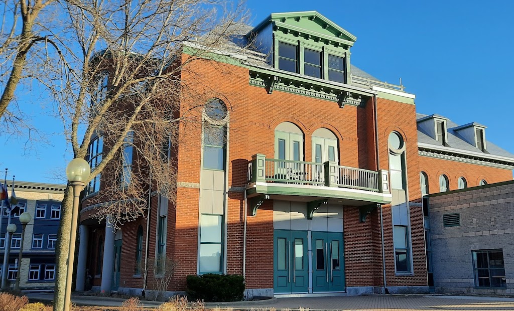 Lévis City Hall | 2175 Chemin du Fleuve, Lévis, St-Romuald, QC G6W 7W9, Canada | Phone: (418) 839-2002