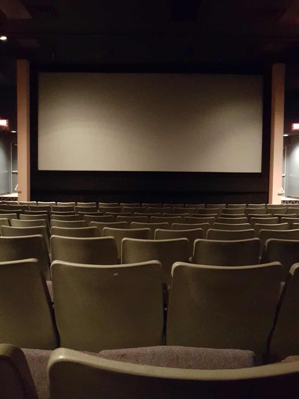 Cinéma Fleur de Lys (Trois-Rivières) | 4520 Boulevard des Récollets, Trois-Rivières, QC G9A 4N2, Canada | Phone: (819) 376-6154