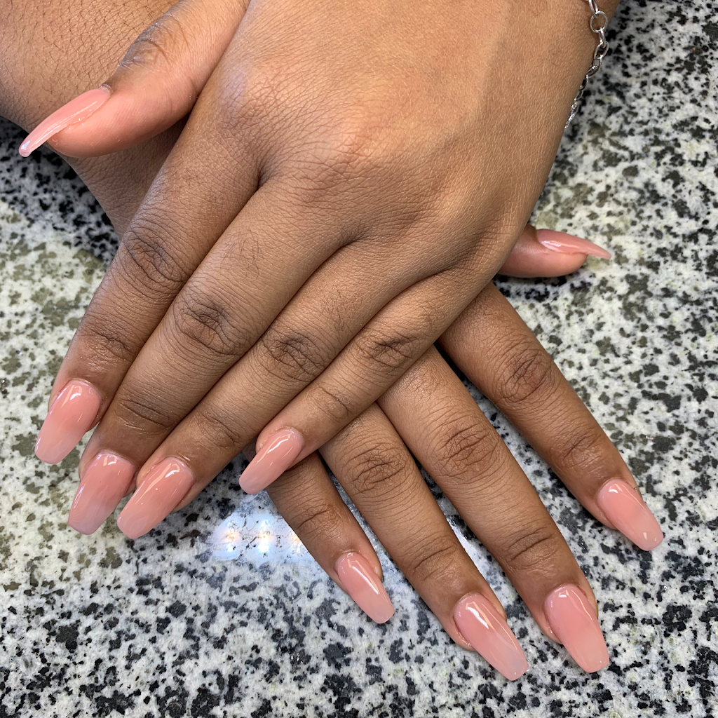 Elegant Nails and Spa | 2194 Robertson Rd Unit 18, Nepean, ON K2H 9J5, Canada | Phone: (613) 829-9929