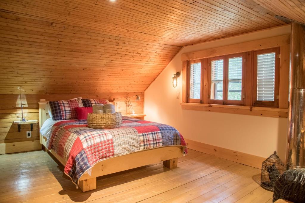 Les Chalets de la Vallée | 2355 Rue Labelle, Mont-Tremblant, QC J8E 2W5, Canada | Phone: (514) 659-1840