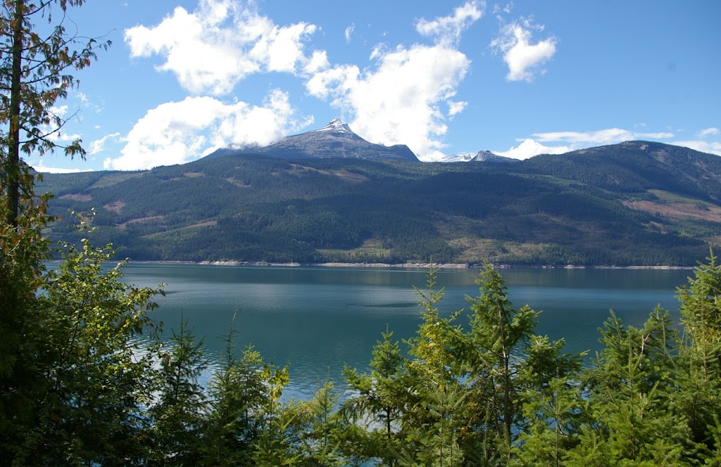 Hot Springs Cottage | 5863 BC-23, Nakusp, BC V0G 1R1, Canada | Phone: (604) 402-4100