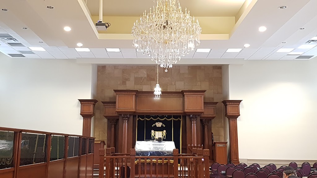 Chabad Romano Centre | 10500 Bathurst St, Maple, ON L6A 0H2, Canada | Phone: (905) 303-1880