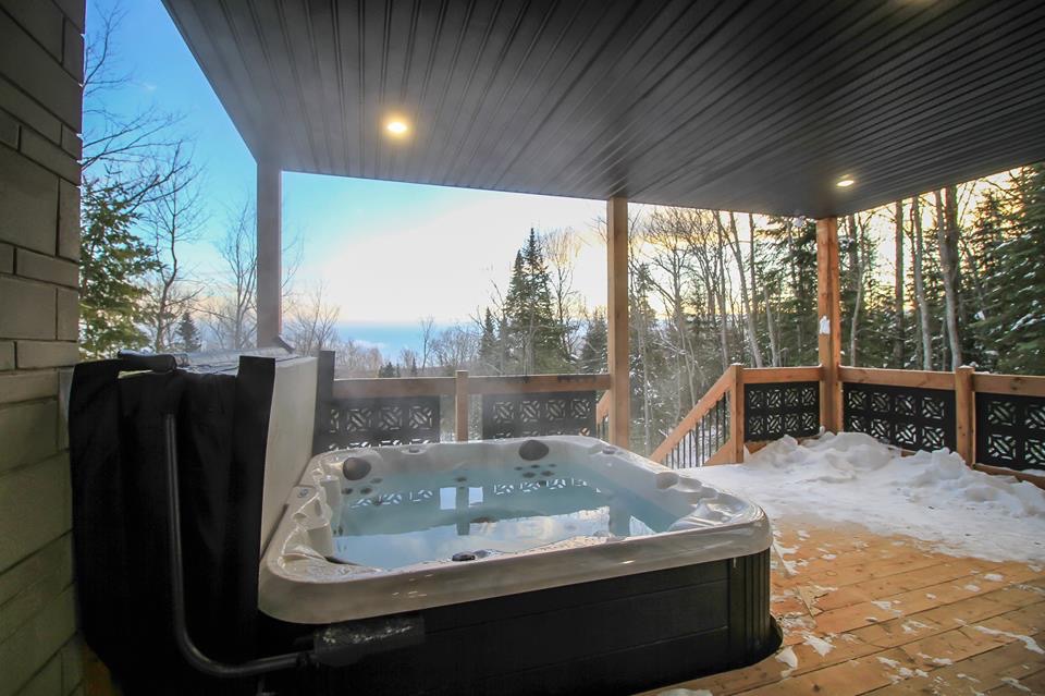 Chalet Iko | 93 Rue Jacques Labrecque, Petite-Rivière-Saint-François, QC G0A 2L0, Canada | Phone: (833) 354-6659